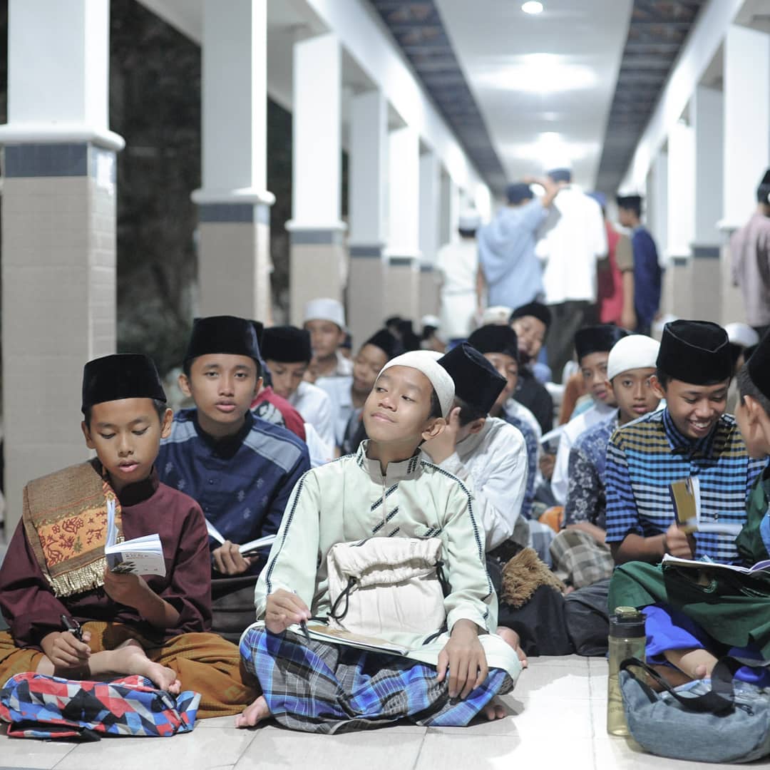  PENDIDIKAN UNTUK ANAK YATIM DHUAFA MELALUI DANA WAKAF