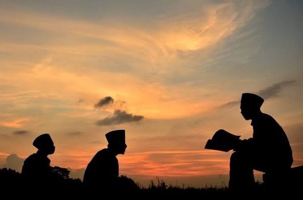  Allah Akan Meninggikan Derajat Muslim Yang Berilmu