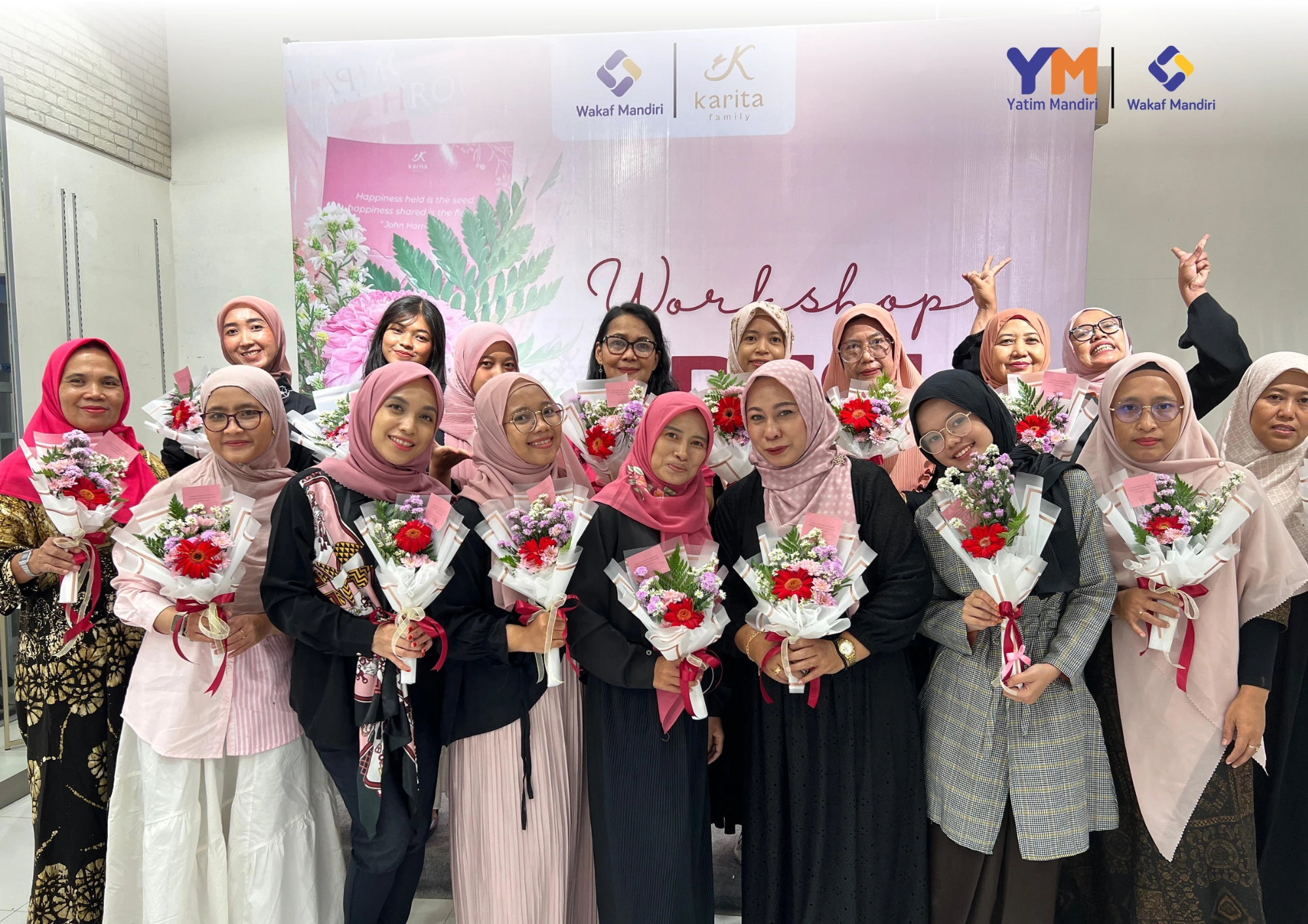 Kolaborasi Wakaf Mandiri Dan Karita Surabaya Hadirkan Workshop Edukatif “Fresh Flower Gathering” Dalam Upaya Pemberdayaan Perempuan