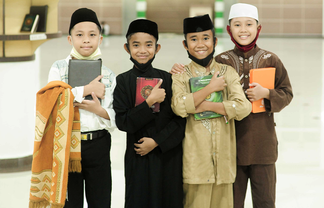  Keutamaan Menyantuni Anak Yatim